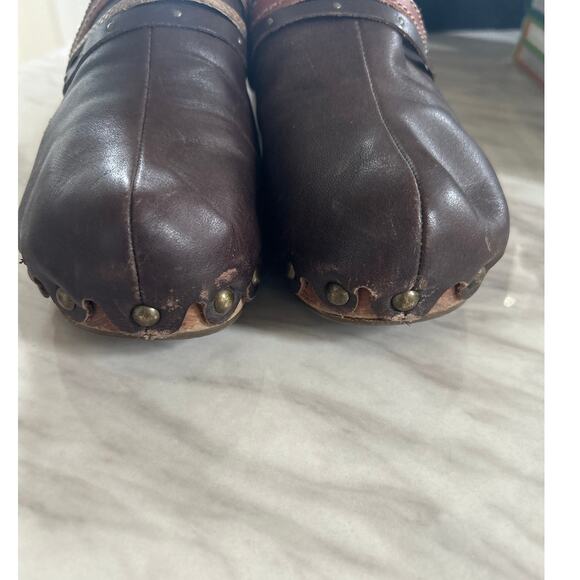 Olukai Dark Brown Leather Scallop Wood Slip On Clog - Picture 4 of 9